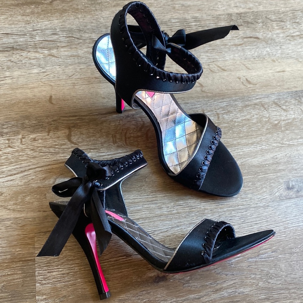 Betsey Johnson Vintage Black Heels Sandal With Bow Pink Bottom Sole